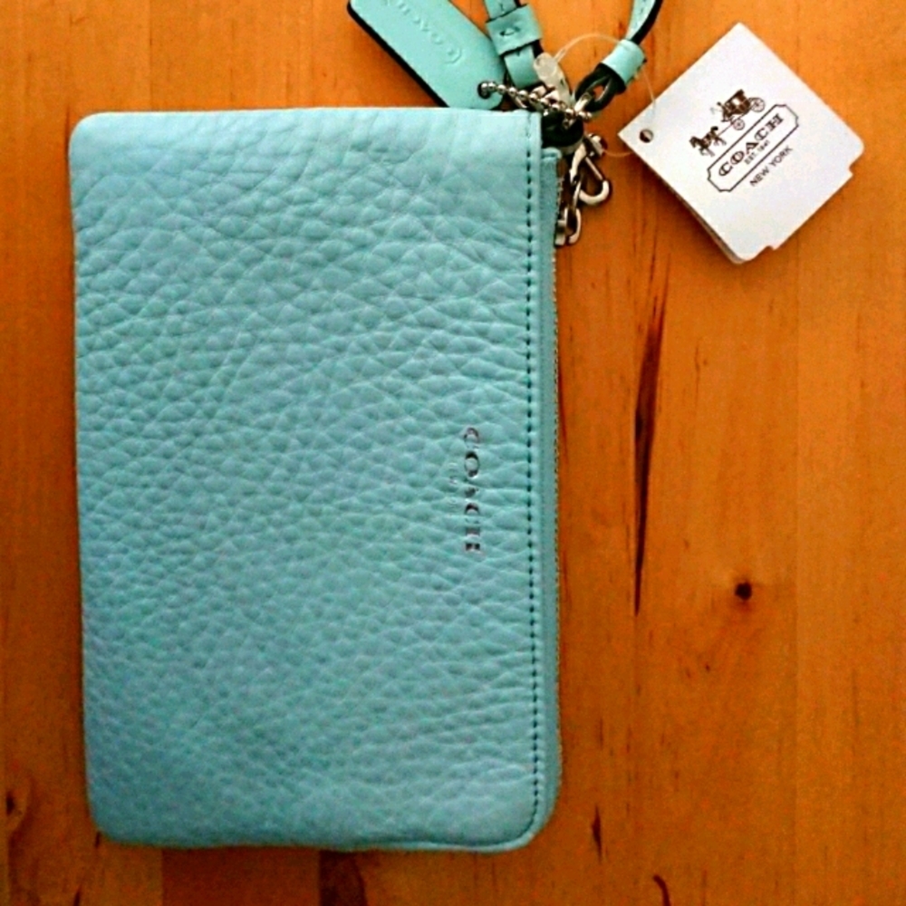 Coach Wristlet - Style 51622 SVCKJ